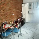 Quarto Proximo A Liberdade E Estacoes De Metro